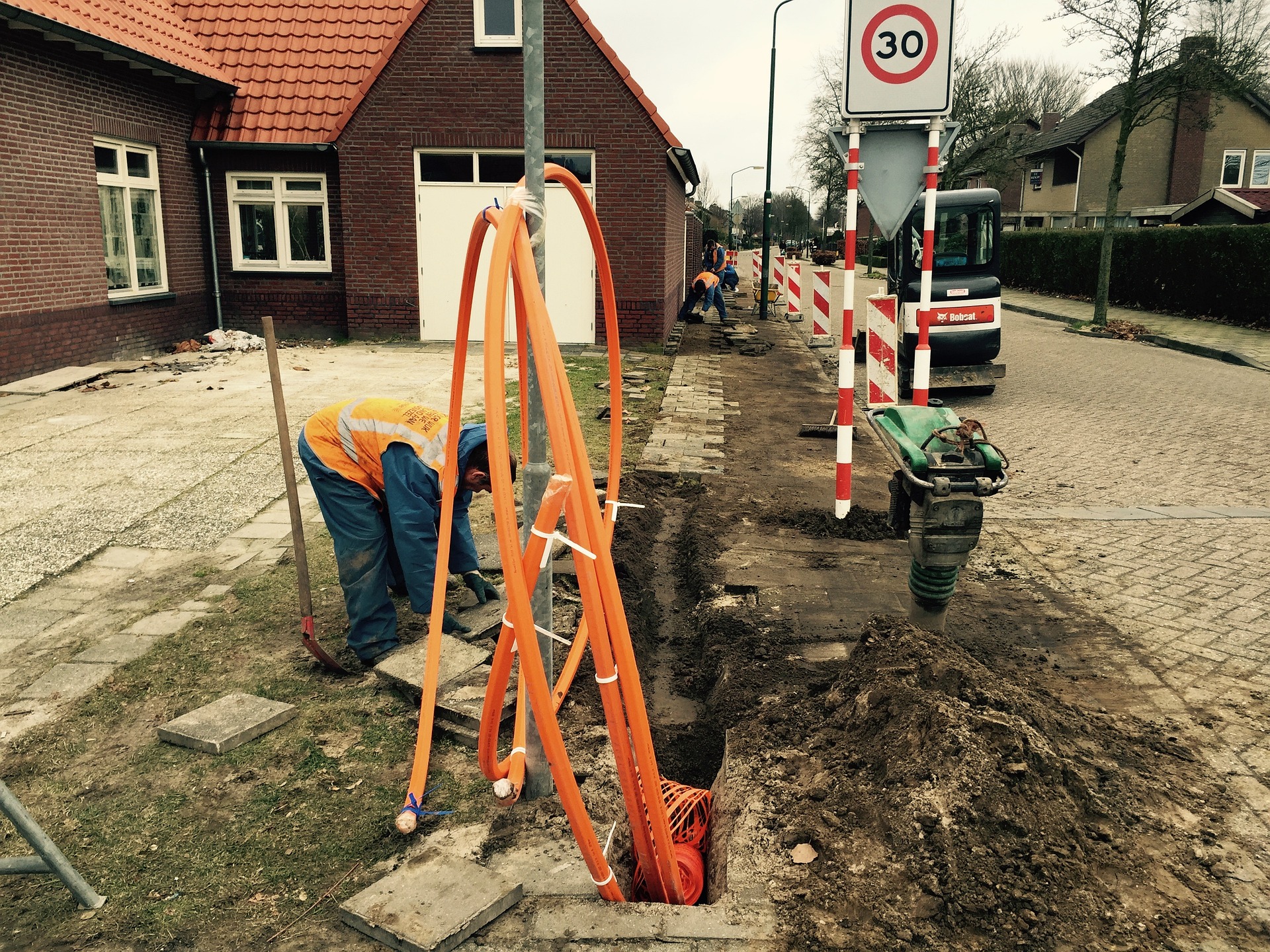Glasfaserausbau durch das HessTech Team auf einer Baustelle